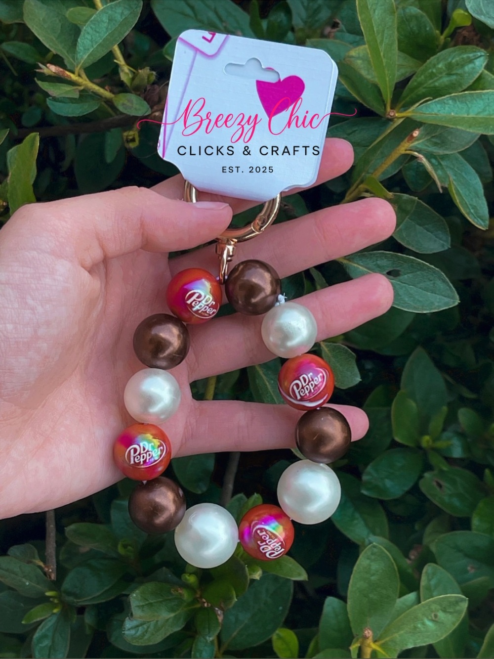 Breezy Chic Dr Pepper Bead Keychain Bracelet - Brown & White